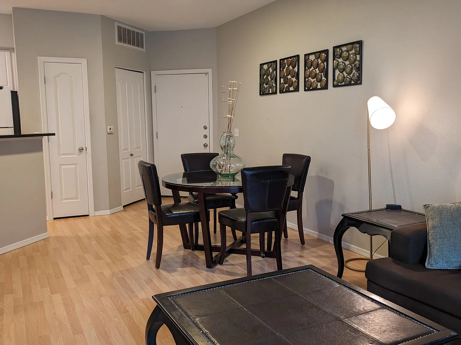 2 bed, 2.0 bath, 935 sqft, $2,500 — Photo 2