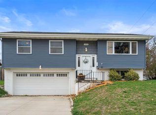 390 S 11th St, Marion, IA 52302