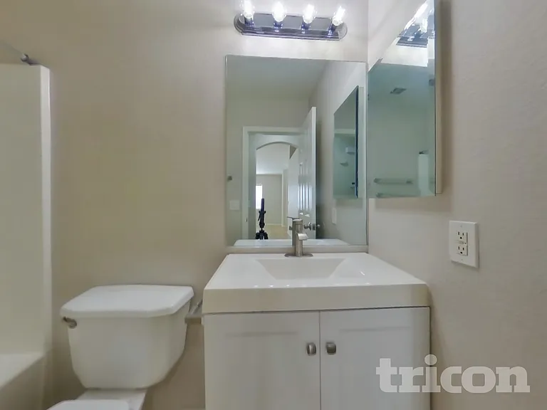 12911 W Voltaire Ave — Photo 14
