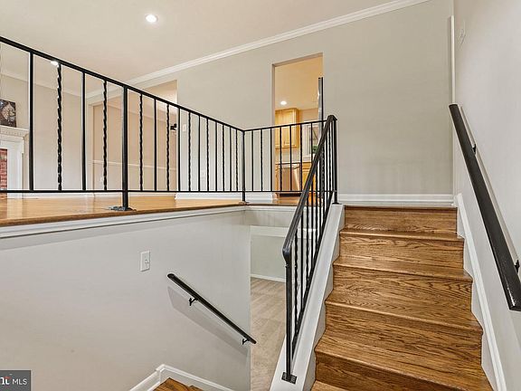 3rd image of 4404 Dartmoor Ln
