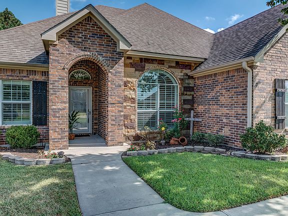 5th image of 131 Redwood Cir