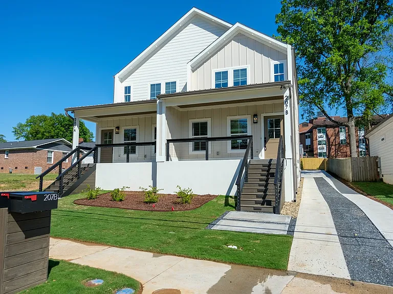 207 S Calhoun St — Photo 10