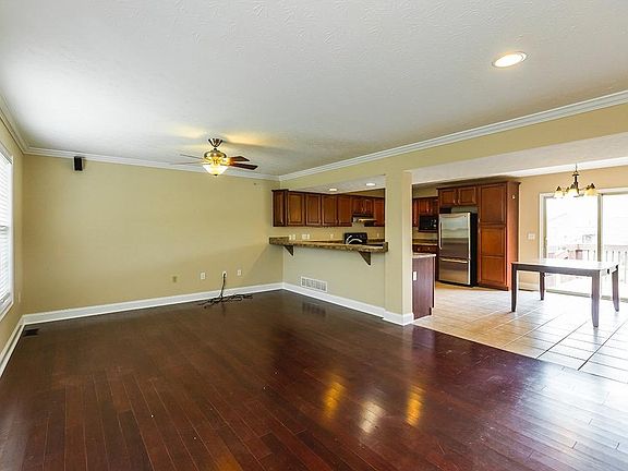 5th image of 3012 Emily Ct
