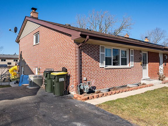 2nd image of 9410 N Oak Ave