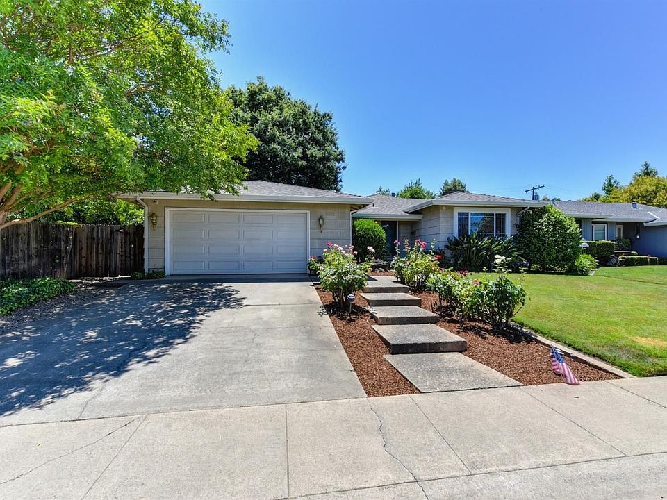 1st image of 8436 Lake Forest Dr