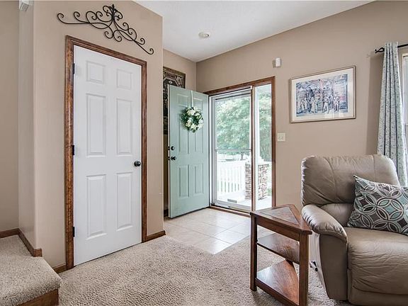 3rd image of 540 NW Fox Hollow Ln