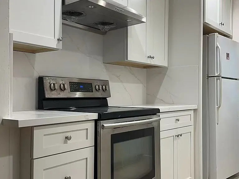 631 Kendall Ave — Photo 4