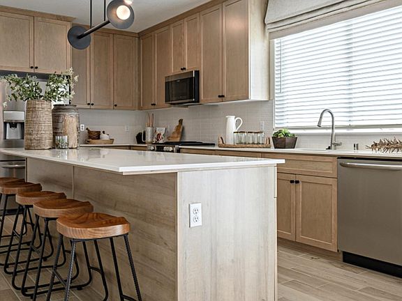 Kitchen with large island