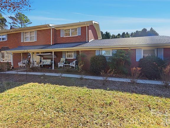 2nd image of 2534 44th Ave NE