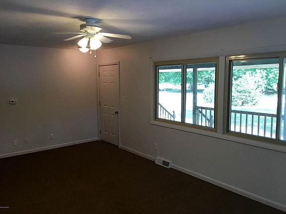 3rd image of 5685 E Summit Ave