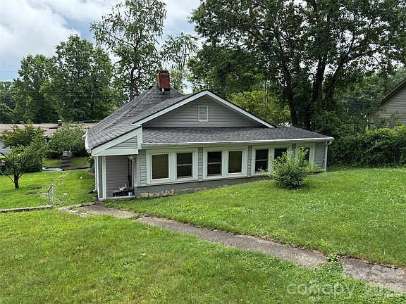 2nd image of 831/833 N Oak St