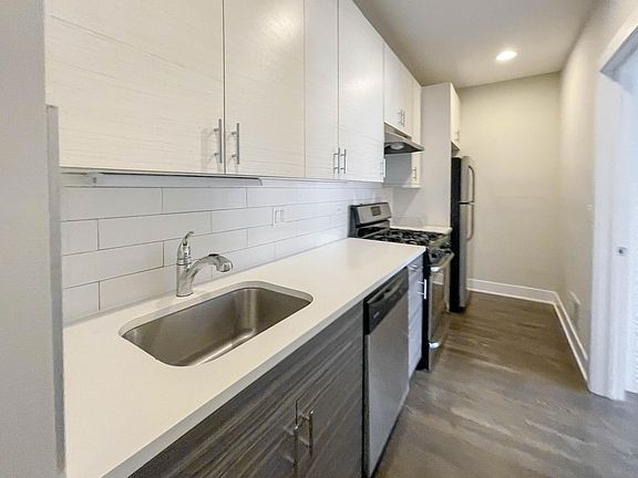 3rd image of 3919.5 N Janssen Ave #1E