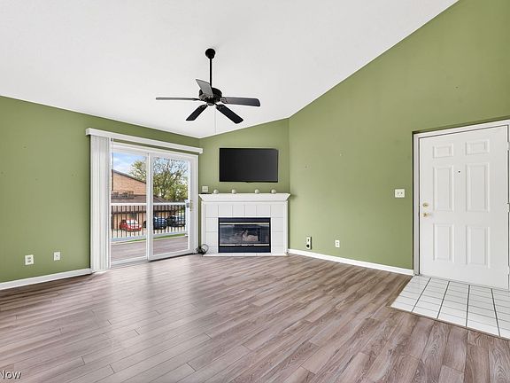 4th image of 658 Tollis Pkwy #C