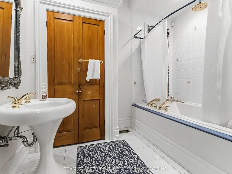 510 Dufferin Ave — Photo 27