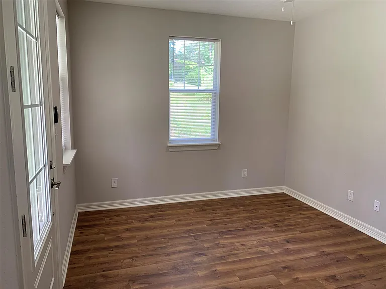 103 Susan St — Photo 3