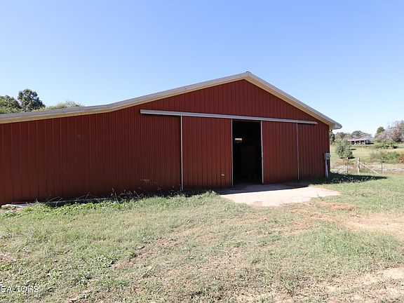 4th image of 222 Summit Rd