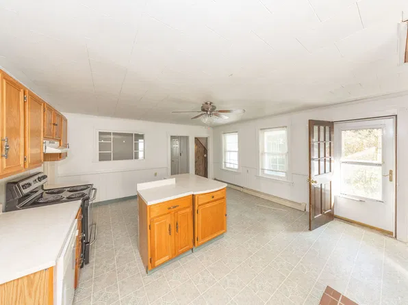 651 Main St #1, Oxford, MA 01540