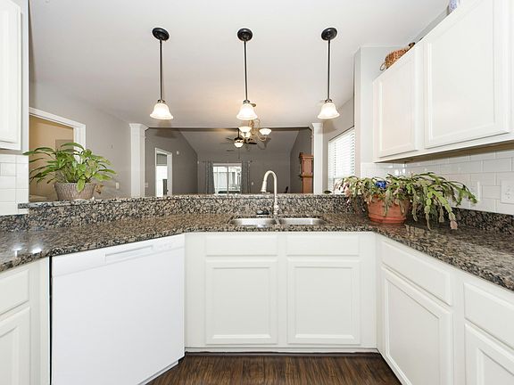 3rd image of 105 Barlow St