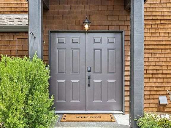 3rd image of 220 Donahue Street