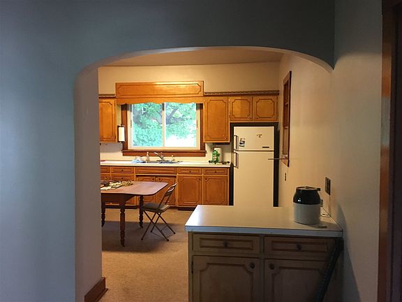 2nd image of 4 S Oak St
