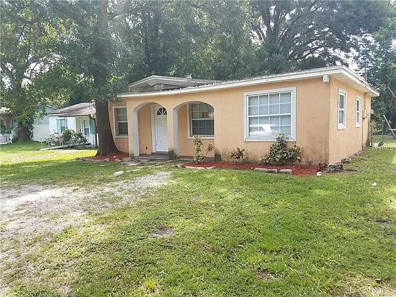 3rd image of 1805 E Poinsettia Ave