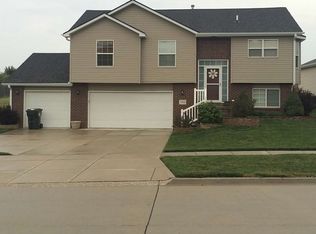 7310 Helen Witt Dr, Lincoln, NE 68512