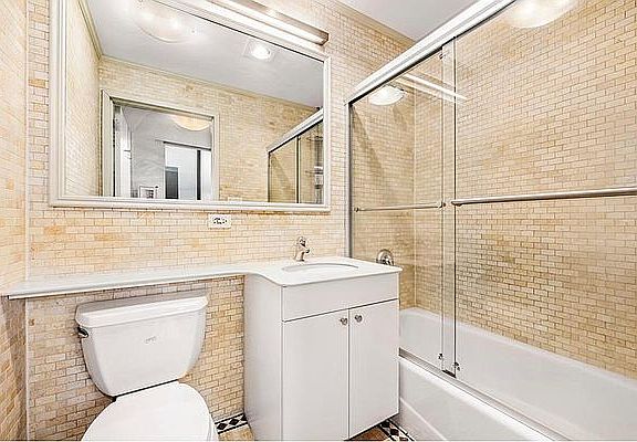 4th image of 1635 Lex Ave #7E