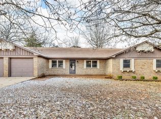 2355 N Yorkwood Dr, Fayetteville, AR 72703