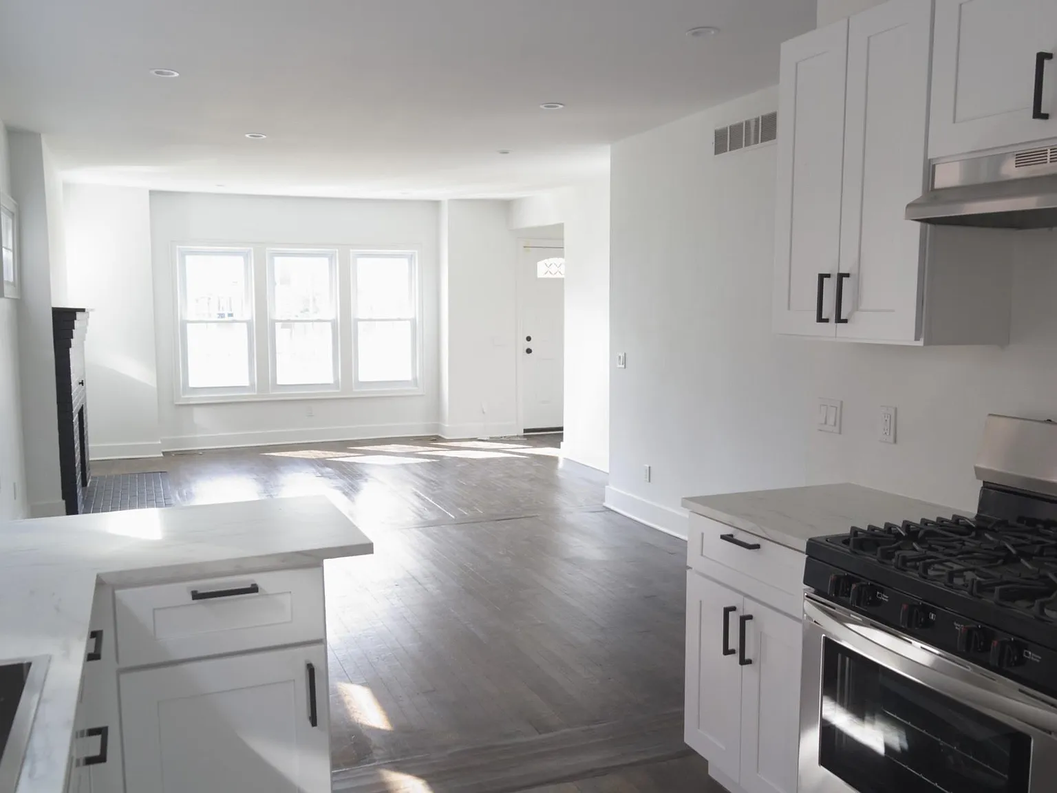 2242 W Euclid St — Photo 2