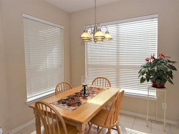 4th image of 922 Sterling Creek Cir