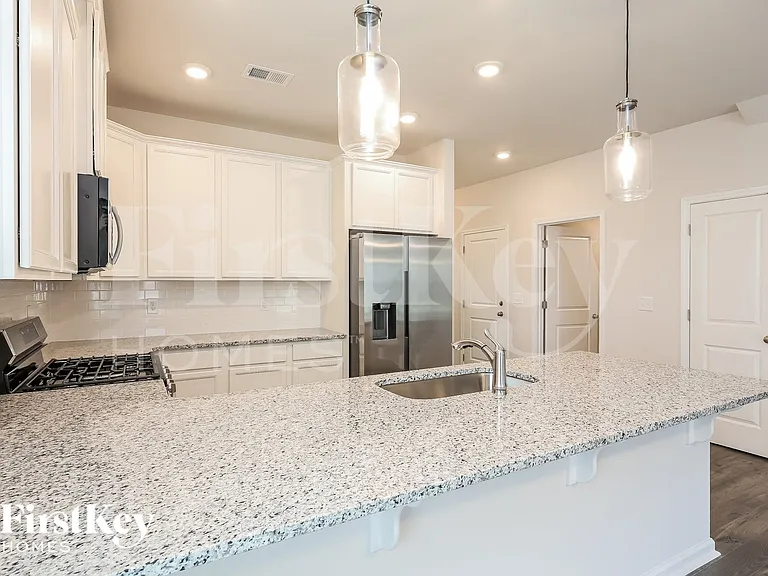 208 Stonefence Dr — Photo 6
