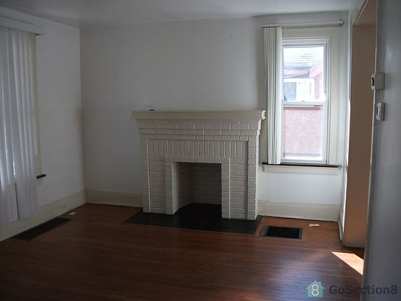 3rd image of 1132 Laidlaw Ave