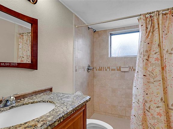 4th image of 13715 Kendale Lakes Cir