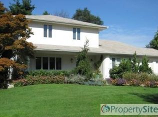 17 Colgate Ln, Woodbury, NY 11797