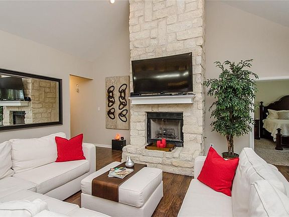 3rd image of 813 Grandview Dr