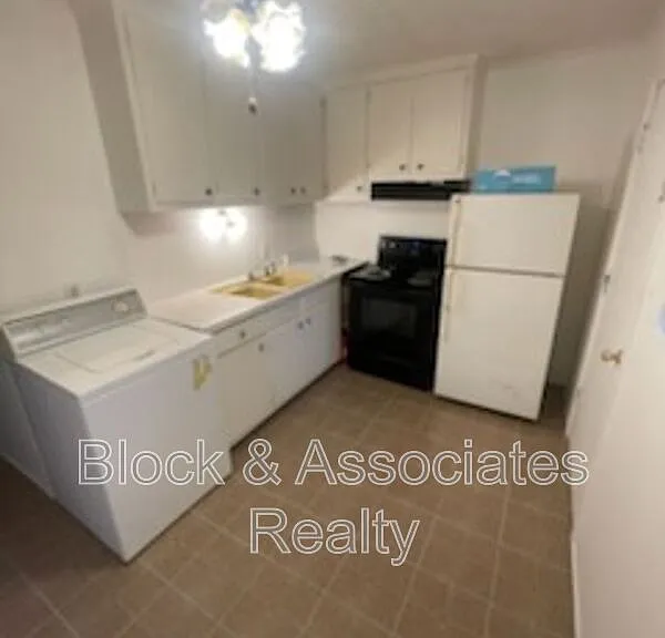 504 Lake Dr — Photo 2