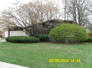 29460 Marimoor Dr, Southfield, MI 48076