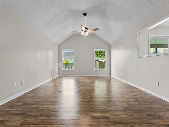 3rd image of 232 Colony Blvd