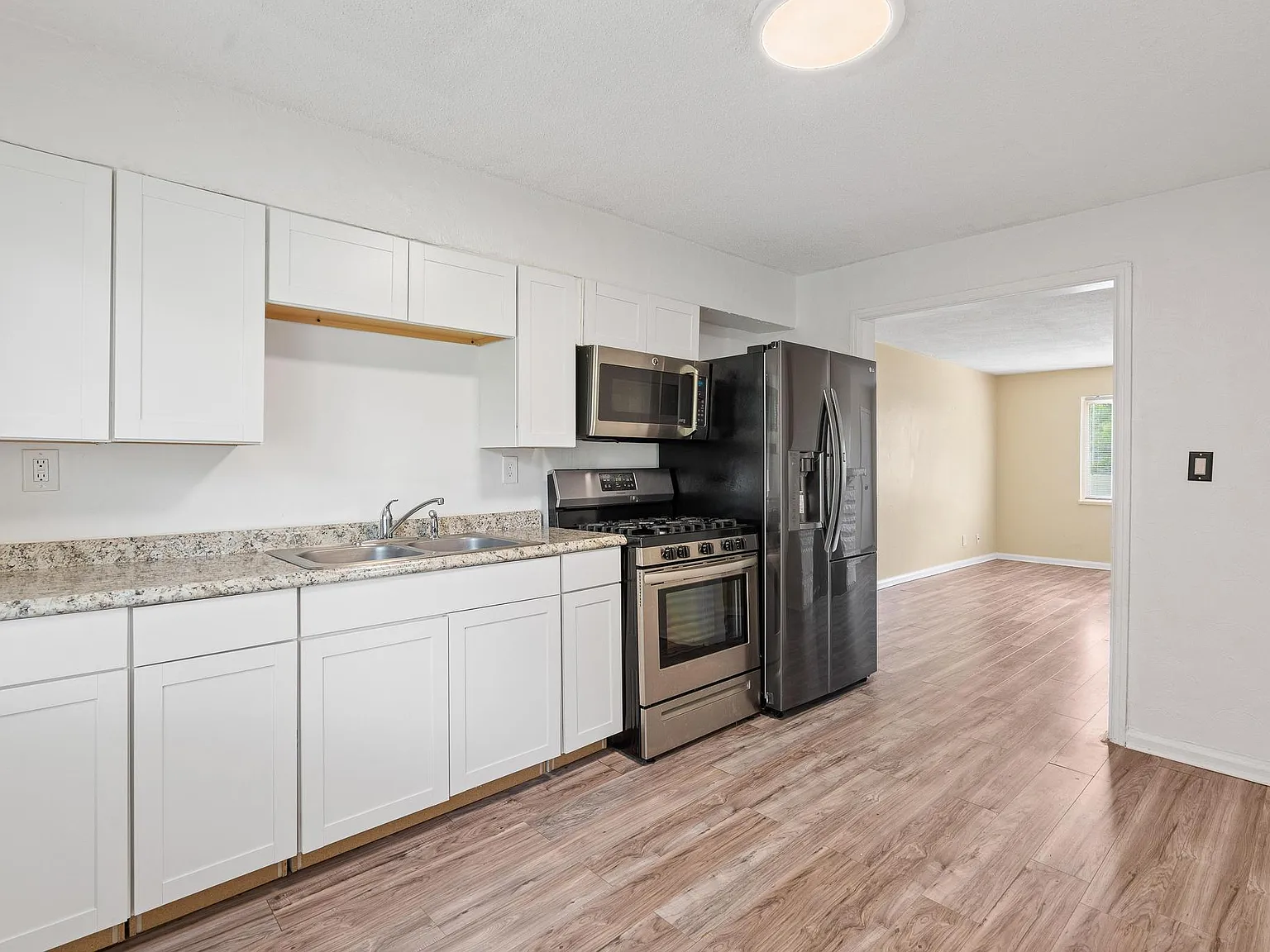 2 bed, 900 sqft, $800 — Photo 3