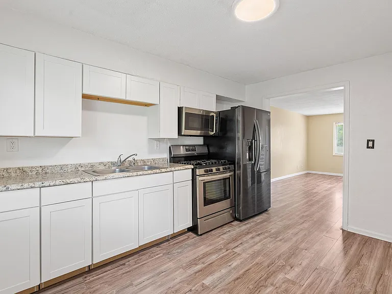 117 Elizabeth St #3 — Photo 3