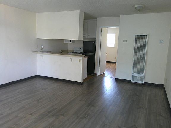 2nd image of 322 W Oak St APT F