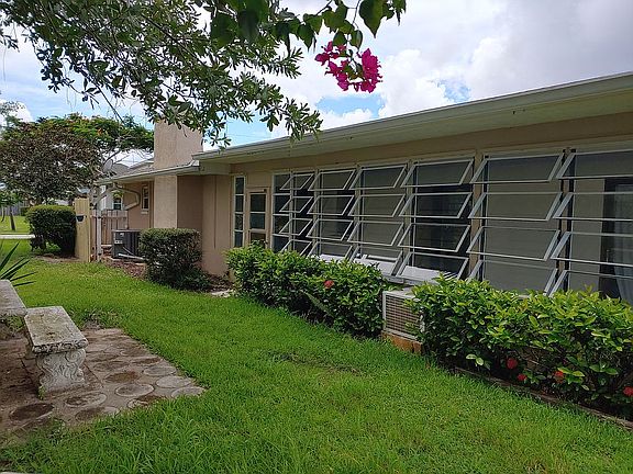 Florida Room - Rear Entry