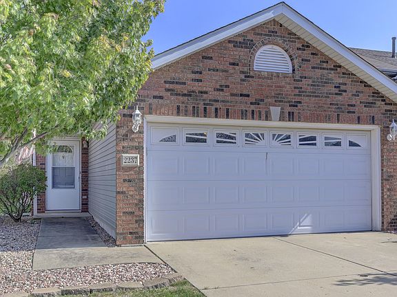 3rd image of 2237 Sandridge Ln