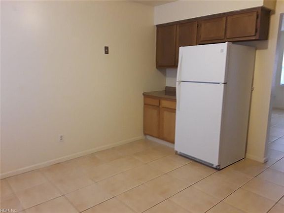 4th image of 1407 Lois Ln #B