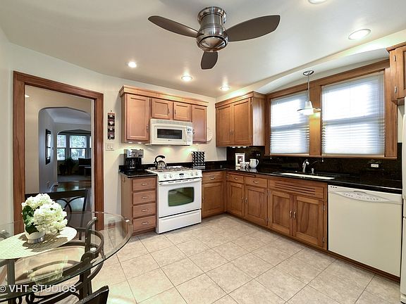 5th image of 3030 N Nordica Ave
