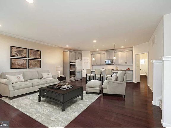 3rd image of 405 N Orchard St
