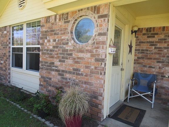 3rd image of 2004 Minnis Dr