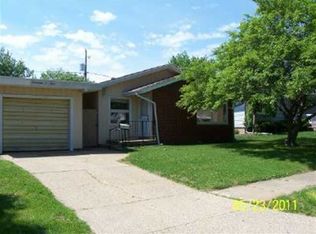 1704 James Rd, Pekin, IL 61554