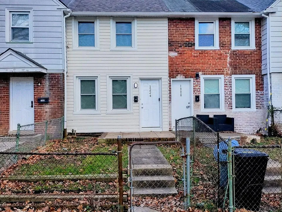 1224 Clover Ln