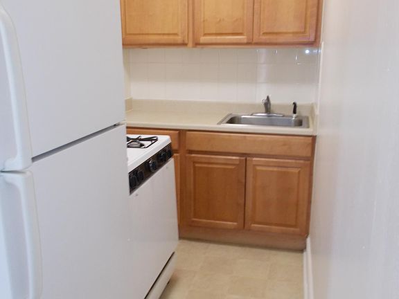 5th image of 1050 N Pearl St APT 204